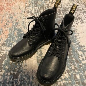 Dr. Martens Luana Boots Black Leather Women’s Size 7